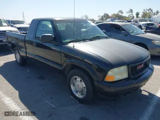 2002 GMC Sonoma SL Fleet with VIN 1GTCS19W428114964, listed as a IAAI auction lot 41840270 with NaN miles. Bid and sale history available at carsss.com. Image 1.
