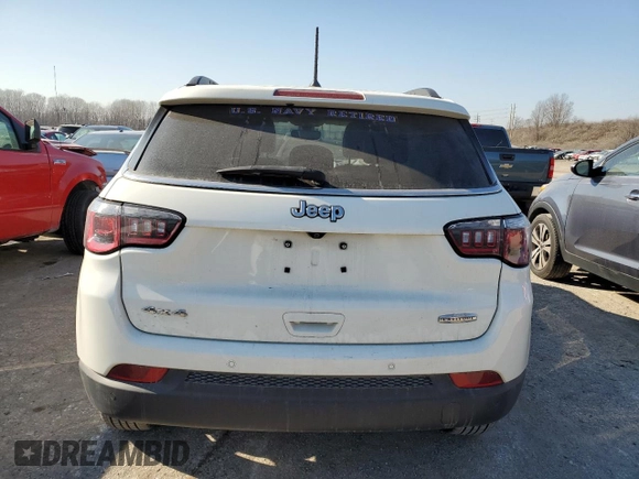 2018 Jeep Compass Latitude z VIN 3C4NJDBB5JT401315, wystawiony jako Copart lot #42822284 z przebiegiem 56 892 mil mil oraz Szkody całkowita. Historia ofert i sprzedaży dostępna na DreamBid. Obrazek 6.