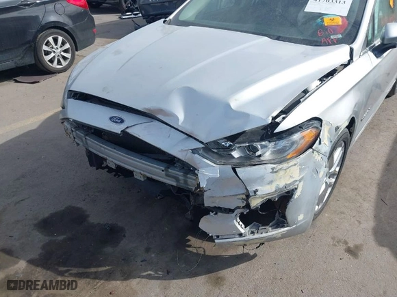 2019 Ford Fusion Hybrid SE with VIN 3FA6P0LU5KR140266, listed as a IAAI auction lot 41703313 with 1 mi miles. Bid and sale history available at carsss.com. Image 6.