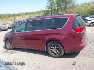 2020 Chrysler Voyager LXi z VIN 2C4RC1DG9LR144572, wystawiony jako IAAI lot #41891310 z przebiegiem 124 330 mil mil oraz . Historia ofert i sprzedaży dostępna na DreamBid. Obrazek 14.