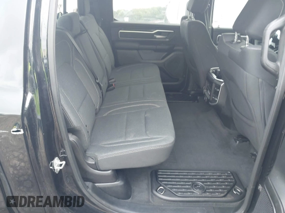 2019 Ram 1500 Big Horn z VIN 1C6SRFFT3KN858854, wystawiony jako IAAI lot #42274337 z przebiegiem 91 689 mil mil oraz . Historia ofert i sprzedaży dostępna na DreamBid. Obrazek 8.