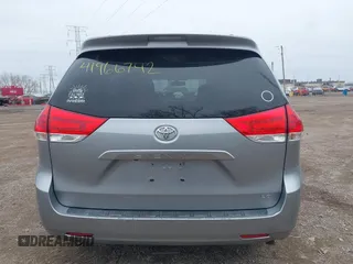 2011 Toyota Sienna LE AAS with VIN 5TDKK3DC4BS085658, listed as a IAAI auction lot 41966742 with 276,899 mi miles. Bid and sale history available at carsss.com. Image 16.