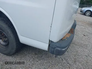 2001 Chevrolet Express z VIN 1GAGG25R911227950, wystawiony jako IAAI lot #42331547 z przebiegiem 101 695 mil mil oraz . Historia ofert i sprzedaży dostępna na DreamBid. Obrazek 12.
