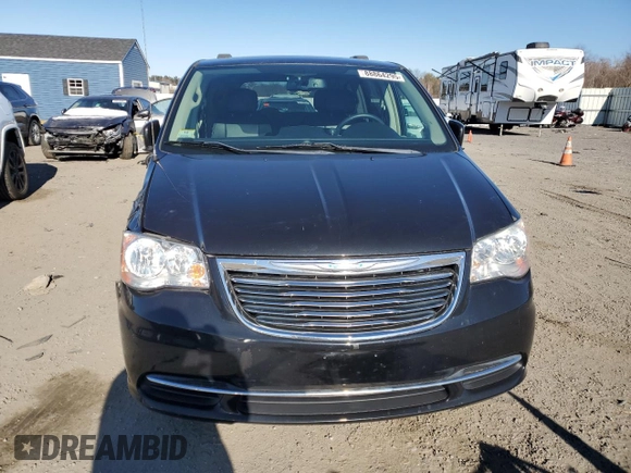 2015 Chrysler Town & Country LX with VIN 2C4RC1AG2FR675606, listed as a Copart auction lot 88864295 with 39,985 mi miles and Clean Title. Bid and sale history available at carsss.com. Image 5.