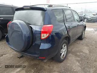 2007 Toyota RAV4 with VIN JTMZD33V676048811, listed as a IAAI auction lot 42049920 with 258,716 mi miles. Bid and sale history available at carsss.com. Image 4.