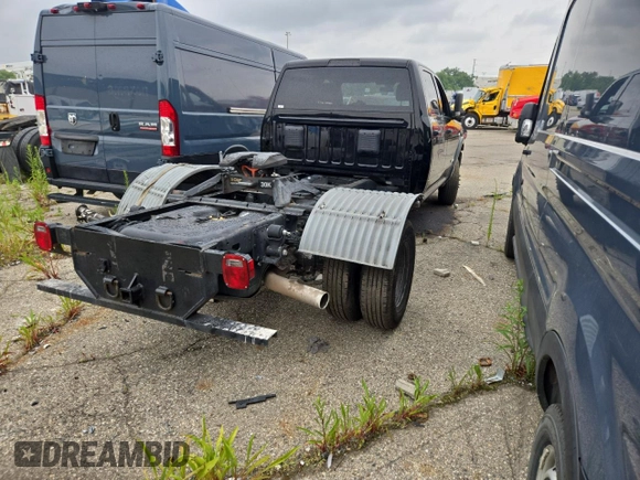 2022 Ram 3500 Tradesman z VIN 3C7WRTCL9NG341605, wystawiony jako Copart lot #64214294 z przebiegiem 84 818 mil mil oraz Nie do naprawy • Non repairable. Historia ofert i sprzedaży dostępna na DreamBid. Obrazek 3.