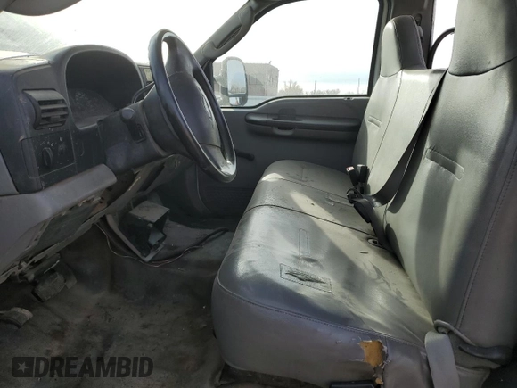 2005 Ford F-350 XL с VIN 1FDSF34595EC82207, выставлен на аукционе Copart как лот 81135964 с пробегом Не указан миль и Списание • Salvage title. История ставок и продаж доступна на DreamBid. Изображение 7.