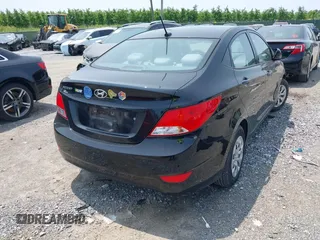 2017 Hyundai Accent SE z VIN KMHCT4AE1HU342868, wystawiony jako IAAI lot #42403205 z przebiegiem 54 890 mil mil oraz . Historia ofert i sprzedaży dostępna na DreamBid. Obrazek 4.