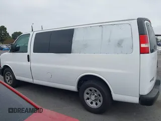 2014 Chevrolet Express Passenger LS z VIN 1GNSGBF43E1184305, wystawiony jako IAAI lot #42537616 z przebiegiem 35 596 mil mil oraz . Historia ofert i sprzedaży dostępna na DreamBid. Obrazek 14.