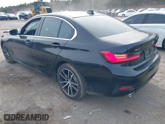 2019 BMW 3 Series 330i xDrive z VIN WBA5R7C58KAJ80964, wystawiony jako IAAI lot #41944216 z przebiegiem 52 218 mil mil oraz . Historia ofert i sprzedaży dostępna na DreamBid. Obrazek 3.