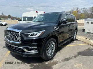 2023 Infiniti QX80 Luxe z VIN JN8AZ2AD8P9875358, wystawiony jako Copart lot #54903935 z przebiegiem 15 076 mil mil oraz Czysty tytuł • Clean title. Historia ofert i sprzedaży dostępna na DreamBid. Obrazek 1.