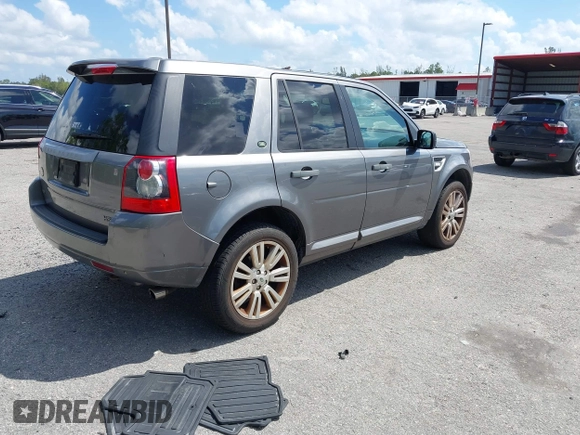 2010 Land Rover LR2 HSE z VIN SALFR2BN4AH173956, wystawiony jako IAAI lot #41795526 z przebiegiem 108 457 mil mil oraz . Historia ofert i sprzedaży dostępna na DreamBid. Obrazek 4.