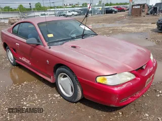 1995 Ford Mustang z VIN 1FALP4043SF275029, wystawiony jako IAAI lot #42186318 z przebiegiem 107 651 mil mil oraz . Historia ofert i sprzedaży dostępna na DreamBid. Obrazek 1.