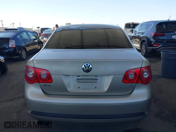 2006 Volkswagen Jetta Sedan 2.5L with VIN 3VWRG71K26M629564, listed as a IAAI auction lot 41997891 with 231,299 mi miles. Bid and sale history available at carsss.com. Image 16.