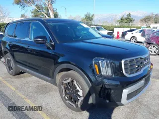 2024 Kia Telluride S with VIN 5XYP64GC4RG507642, listed as a IAAI auction lot 41332203 with 5,421 mi miles and . Bid and sale history available at carsss.com. Image 1.