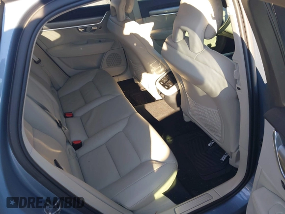 2017 Volvo S90 Momentum with VIN YV1A22MK0H1014633, listed as a IAAI auction lot 41266677 with 46,470 mi miles. Bid and sale history available at carsss.com. Image 8.
