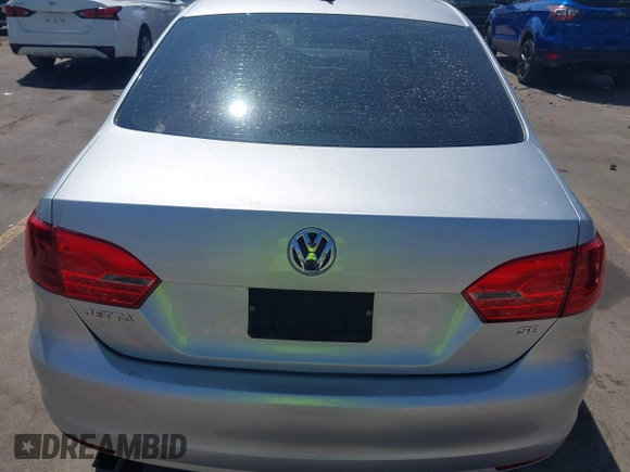 2014 Volkswagen Jetta SE z VIN 3VWD17AJ6EM234451, wystawiony jako IAAI lot #42544809 z przebiegiem 140 009 mil mil oraz . Historia ofert i sprzedaży dostępna na DreamBid. Obrazek 17.