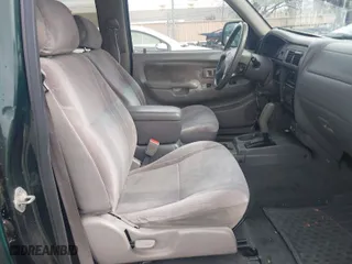 2001 Toyota Tacoma PreRunner with VIN 5TEGN92N51Z797828, listed as a IAAI auction lot 41644915 with 297,737 mi miles. Bid and sale history available at carsss.com. Image 5.