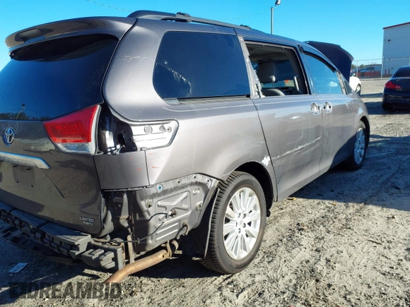 2011 Toyota Sienna XLE with VIN 5TDDK3DC8BS009739, listed as a IAAI auction lot 41638710 with 235,396 mi miles. Bid and sale history available at carsss.com. Image 6.