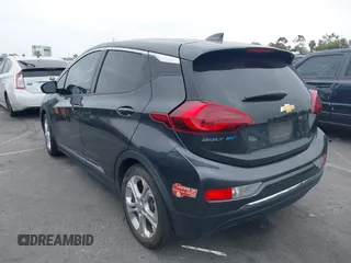 2018 Chevrolet Bolt EV LT z VIN 1G1FW6S02J4133385, wystawiony jako IAAI lot #42380348 z przebiegiem 87 041 mil mil oraz . Historia ofert i sprzedaży dostępna na DreamBid. Obrazek 3.