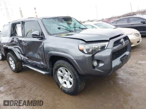 2018 Toyota 4Runner SR5 z VIN JTEBU5JR6J5487132, wystawiony jako IAAI lot #41673630 z przebiegiem 126 697 mil mil oraz . Historia ofert i sprzedaży dostępna na DreamBid. Obrazek 1.