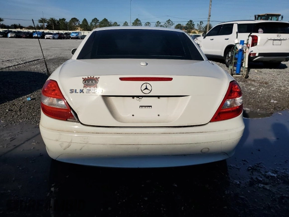 2007 Mercedes-Benz SLK-Class 3.0L with VIN WDBWK54FX7F151062, listed as a Copart auction lot 43152695 with 139,393 mi miles and Salvage Title. Bid and sale history available at carsss.com. Image 6.