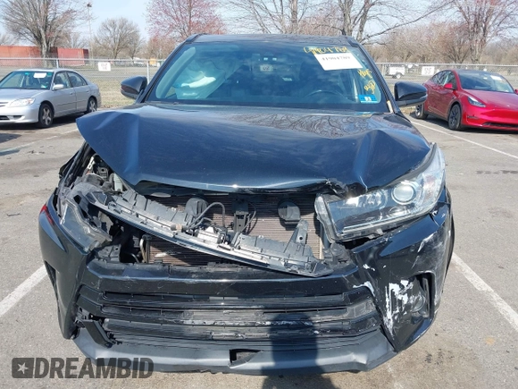 2018 Toyota Highlander SE z VIN 5TDJZRFH9JS551134, wystawiony jako IAAI lot #41904789 z przebiegiem 176 321 mil mil oraz . Historia ofert i sprzedaży dostępna na DreamBid. Obrazek 12.