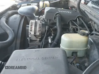 2000 Chevrolet Silverado 1500 z VIN 1GCEK19TXYZ186320, wystawiony jako IAAI lot #43506192 z przebiegiem 347 185 mil mil oraz . Historia ofert i sprzedaży dostępna na DreamBid. Obrazek 12.