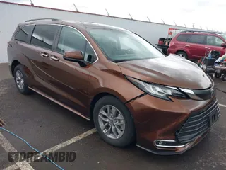 2022 Toyota Sienna XLE with VIN 5TDJRKEC4NS096017, listed as a IAAI auction lot 41708210 with 50,942 mi miles. Bid and sale history available at carsss.com. Image 1.