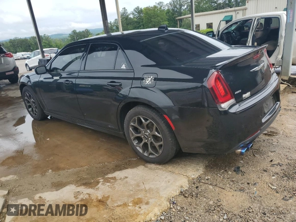 2018 Chrysler 300 S z VIN 2C3CCAGG3JH302381, wystawiony jako Copart lot #58166085 z przebiegiem 161 671 mil mil oraz Czysty tytuł • Clean title. Historia ofert i sprzedaży dostępna na DreamBid. Obrazek 2.