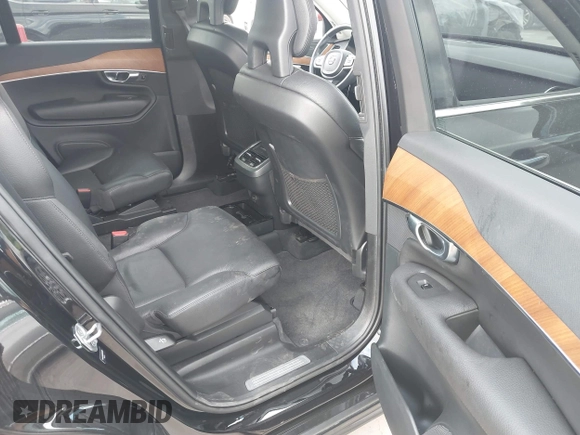 2022 Volvo XC90 Momentum with VIN YV4A221K4N1810692, listed as a IAAI auction lot 40707275 with 44,746 mi miles. Bid and sale history available at carsss.com. Image 8.