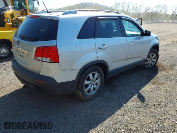 2013 Kia Sorento LX with VIN 5XYKTDA2XDG423935, listed as a IAAI auction lot 42108925 with 139,898 mi miles. Bid and sale history available at carsss.com. Image 4.