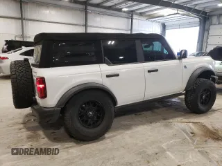 2022 Ford Bronco with VIN 1FMEE5BP6NLA75110, listed as a Copart auction lot 85467124 with 20,590 mi miles and Salvage Title. Bid and sale history available at DreamBid. Image 3.