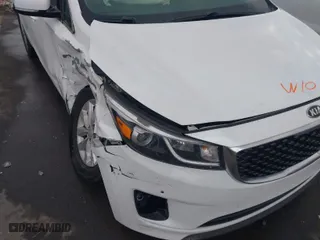 2018 Kia Sedona EX with VIN KNDMC5C19J6398270, listed as a IAAI auction lot 41371522 with 121,753 mi miles. Bid and sale history available at carsss.com. Image 5.
