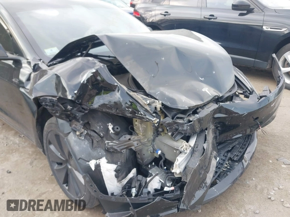 2024 Tesla Model 3 z VIN 5YJ3E1EA8RF755840, wystawiony jako IAAI lot #41677744 z przebiegiem 9 695 mil mil oraz . Historia ofert i sprzedaży dostępna na DreamBid. Obrazek 6.