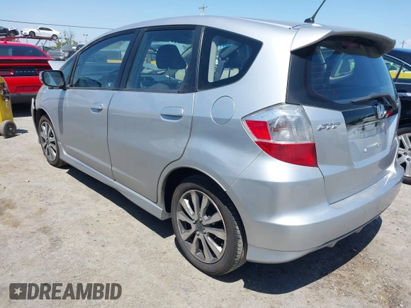 2013 Honda Fit Sport z VIN JHMGE8H56DC009996, wystawiony jako IAAI lot #42349929 z przebiegiem 152 779 mil mil oraz . Historia ofert i sprzedaży dostępna na DreamBid. Obrazek 3.