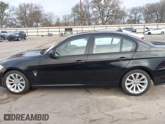 2011 BMW 3 Series 328i xDrive with VIN WBAPK5G50BNN24565, listed as a IAAI auction lot 41696511 with 112,008 mi miles. Bid and sale history available at carsss.com. Image 14.