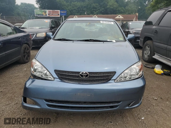 2002 Toyota Camry LE z VIN 4T1BE32K82U635971, wystawiony jako Copart lot #60784855 z przebiegiem Nie podano mil oraz Szkoda całkowita • Salvage title. Historia ofert i sprzedaży dostępna na DreamBid. Obrazek 5.