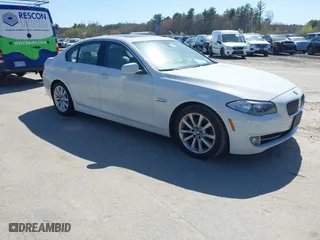 2013 BMW 5 Series 528i xDrive with VIN WBAXH5C50DD108318, listed as a IAAI auction lot 42131197 with 72,119 mi miles. Bid and sale history available at carsss.com. Image 1.