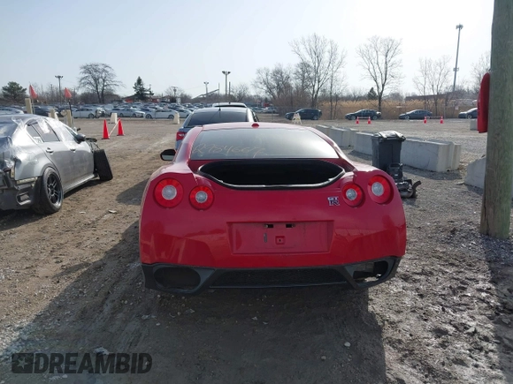 2010 Nissan GT-R Premium z VIN JN1AR5EF8AM231049, wystawiony jako IAAI lot #41834675 z przebiegiem Nie podano mil oraz . Historia ofert i sprzedaży dostępna na DreamBid. Obrazek 17.
