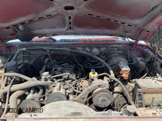 1986 Ford F-250 z VIN 1FTHF26L6GPA07454, wystawiony jako Copart lot #65404175 z przebiegiem 69 638 mil mil oraz Czysty tytuł • Clean title. Historia ofert i sprzedaży dostępna na DreamBid. Obrazek 7.