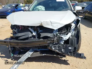 2024 Toyota Corolla Cross XLE z VIN 7MUDAABG0RV103515, wystawiony jako IAAI lot #41676095 z przebiegiem 7647 mil mil oraz . Historia ofert i sprzedaży dostępna na DreamBid. Obrazek 6.