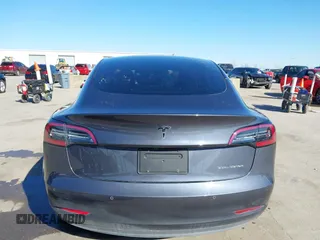2022 Tesla Model 3 Long Range z VIN 5YJ3E1EB9NF197127, wystawiony jako IAAI lot #41366323 z przebiegiem 56 559 mil mil oraz . Historia ofert i sprzedaży dostępna na DreamBid. Obrazek 17.