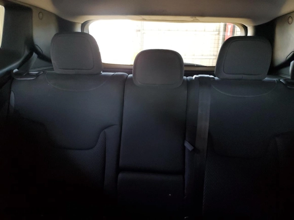 2018 Jeep Renegade Latitude with VIN ZACCJBBB5JPH29059, listed as a Copart auction lot 44002745 with NaN miles and Salvage Title. Bid and sale history available at carsss.com. Image 10.