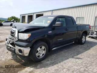 2013 Toyota Tundra z VIN 5TFUY5F10DX300965, wystawiony jako Copart lot #59442145 z przebiegiem 133 726 mil mil oraz Szkoda całkowita • Salvage title. Historia ofert i sprzedaży dostępna na DreamBid. Obrazek 1.