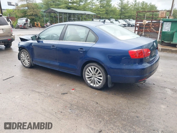 2011 Volkswagen Jetta SEL z VIN 3VWLZ7AJ2BM102447, wystawiony jako IAAI lot #42312584 z przebiegiem 103 392 mil mil oraz . Historia ofert i sprzedaży dostępna na DreamBid. Obrazek 3.