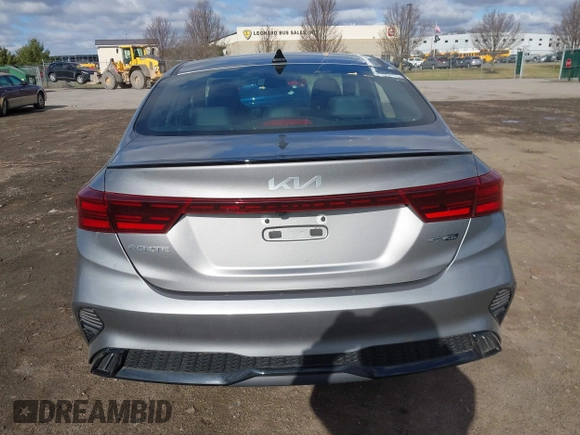 2023 Kia Forte GT-Line z VIN 3KPF54AD4PE553188, wystawiony jako IAAI lot #41847958 z przebiegiem 27 820 mil mil oraz . Historia ofert i sprzedaży dostępna na DreamBid. Obrazek 17.