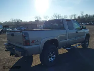 2005 Chevrolet Silverado 1500 Z71 with VIN 1GCEK19B55E286741, listed as a IAAI auction lot 38167761 with 181,382 mi miles. Bid and sale history available at carsss.com. Image 4.