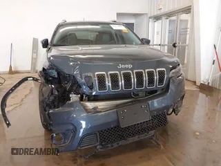 2020 Jeep Cherokee Latitude Plus with VIN 1C4PJLLB8LD561134, listed as a IAAI auction lot 41575062 with 30,780 mi miles. Bid and sale history available at carsss.com. Image 12.