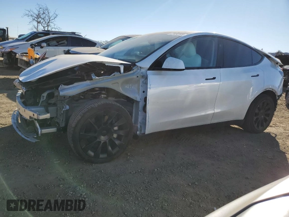 2024 Tesla Model Y Long Range with VIN 7SAYGDEE3RA257999, listed as a Copart auction lot 41838105 with 17,013 mi miles and Salvage Title. Bid and sale history available at DreamBid. Image 1.